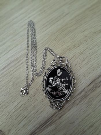 Collier porté par Rosalie dans la Saga Twilight