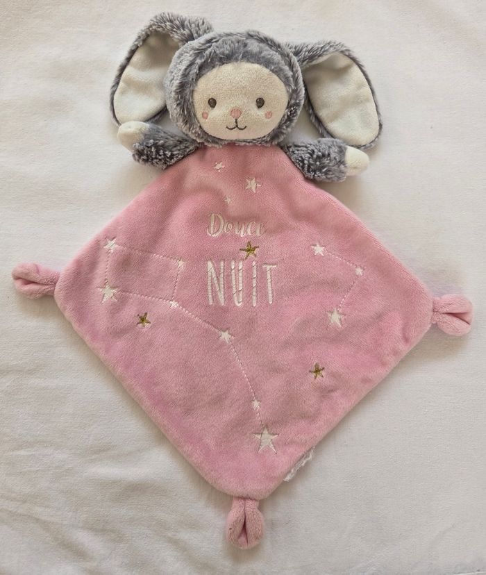 Doudou plat ours déguisé en Lapin losange rose - Douce nuit - Mots d'enfants