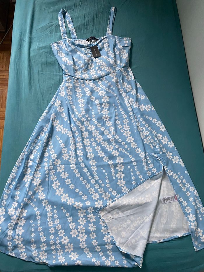 Robe bleue claire fleurie