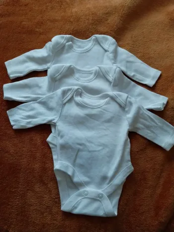 Lots de body 1 mois