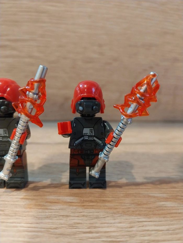 Figurines type lego 2 Droides Assassins star wars - photo numéro 2