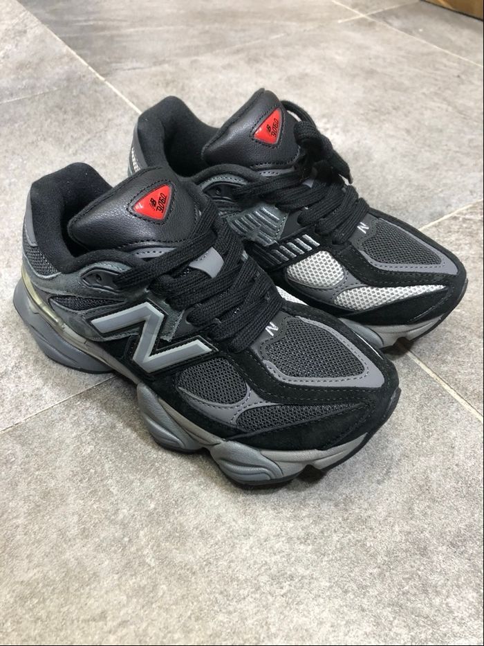 New balance 9060 noire et grise taille 41 jamais porté