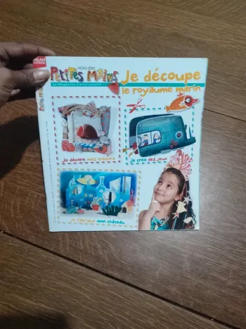 Livre petite main je découpe le royaume Marin