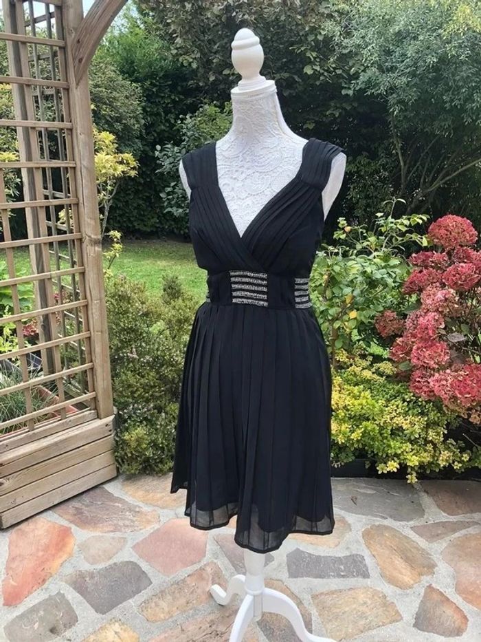 Robe Mogan neuve taille 38 - photo numéro 2