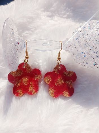 Boucles d'oreilles fleurs rouges dorées 