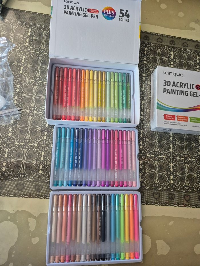 1 boîte de 54 languo plus 3D acrylic painting gel-pen encore sous blister