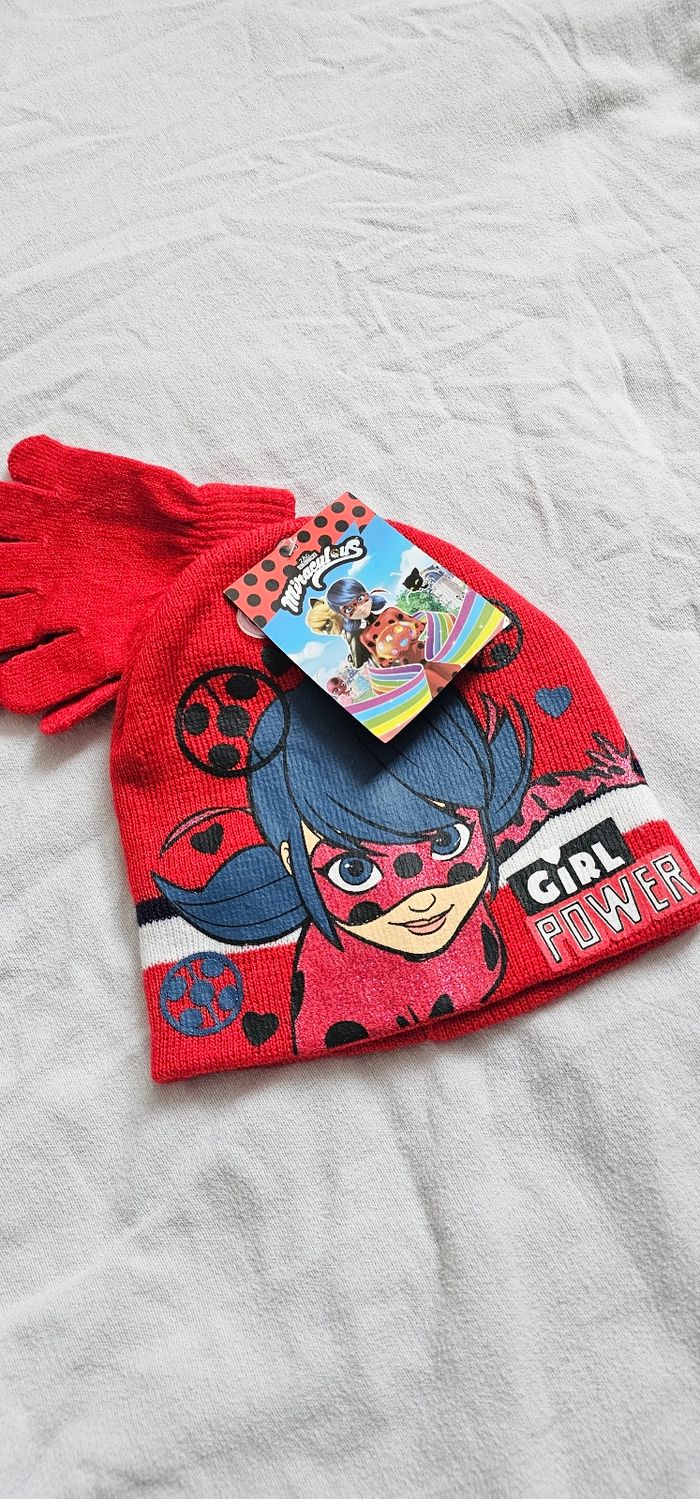 Ensemble neuf bonnet et gants Miraculous Ladybug –Girl Power - photo numéro 2