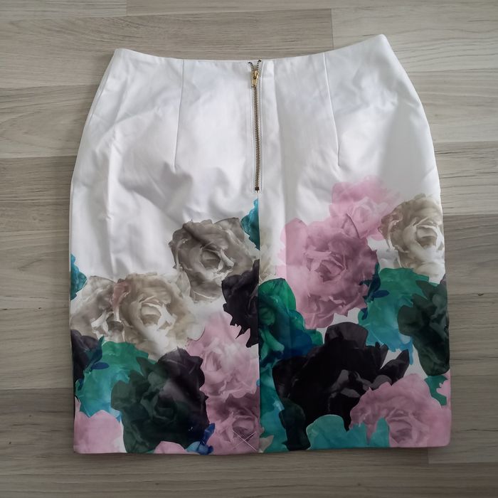 Jupe à genoux blanche imprimée à fleurs H&M taille 38 - photo numéro 3