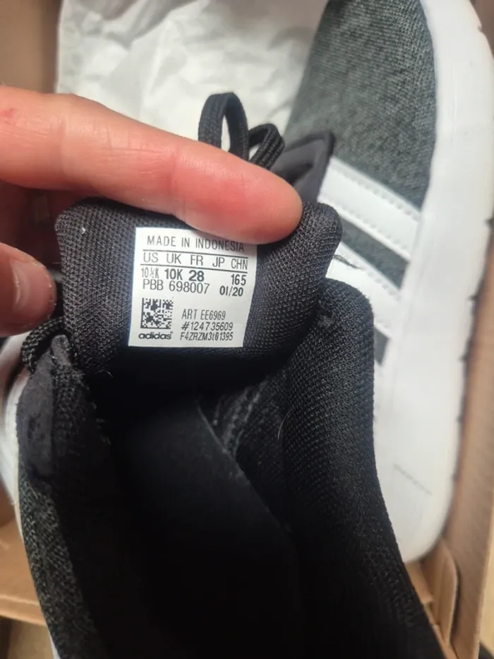 Chaussures baskets adidas lite racer K pointure 28 état neuves - photo numéro 7
