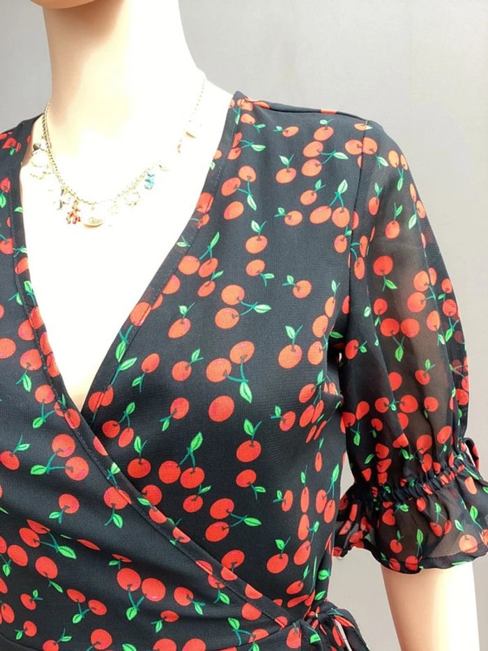 Robe portefeuille cerises Wednesday’s Girl – Taille XXS (convient S à petit M) - photo numéro 4