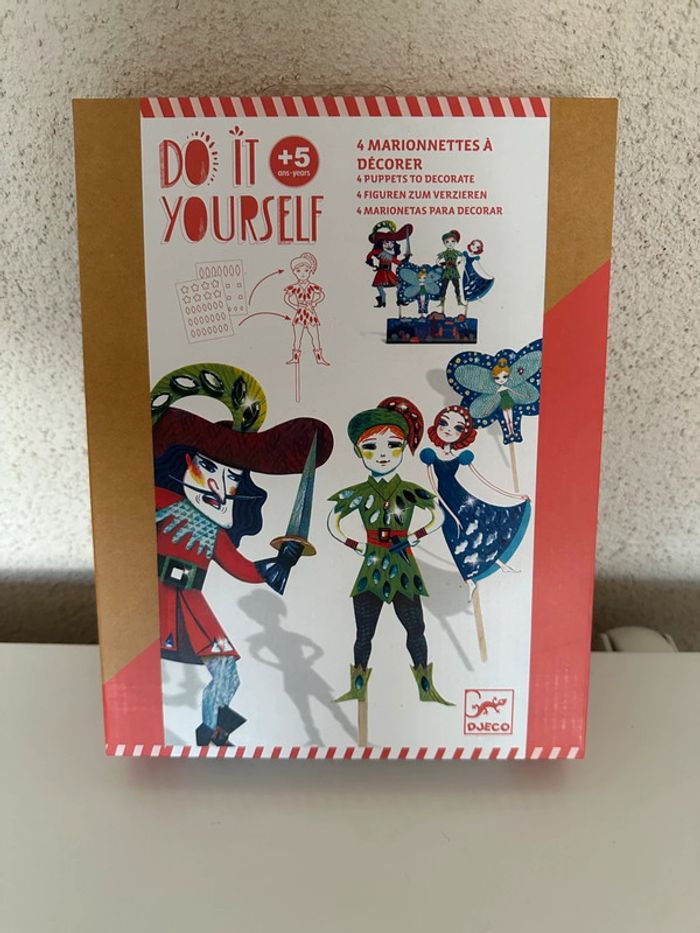 Djeco 4 marionnettes à décorer activité créative
