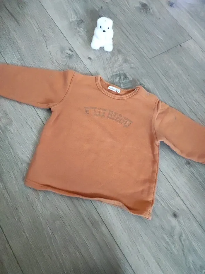 Pull marron petit bisous