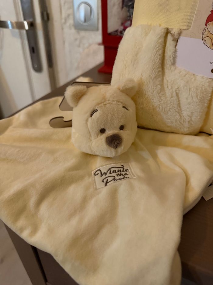 Ensemble plaid -Doudou-Hochet Winnie l’ourson neuf Disney - photo numéro 4