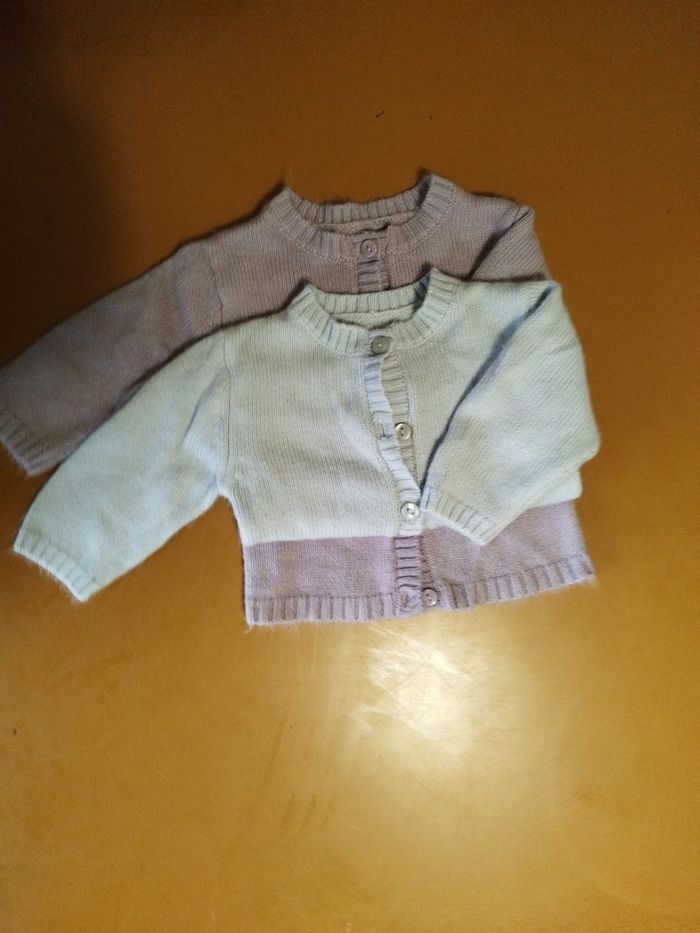 2 gilets fille 3 mois
