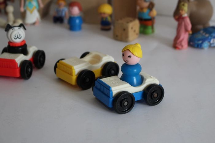 Lot de 4 véhicules Fisher Price avec 3 personnages - photo numéro 2