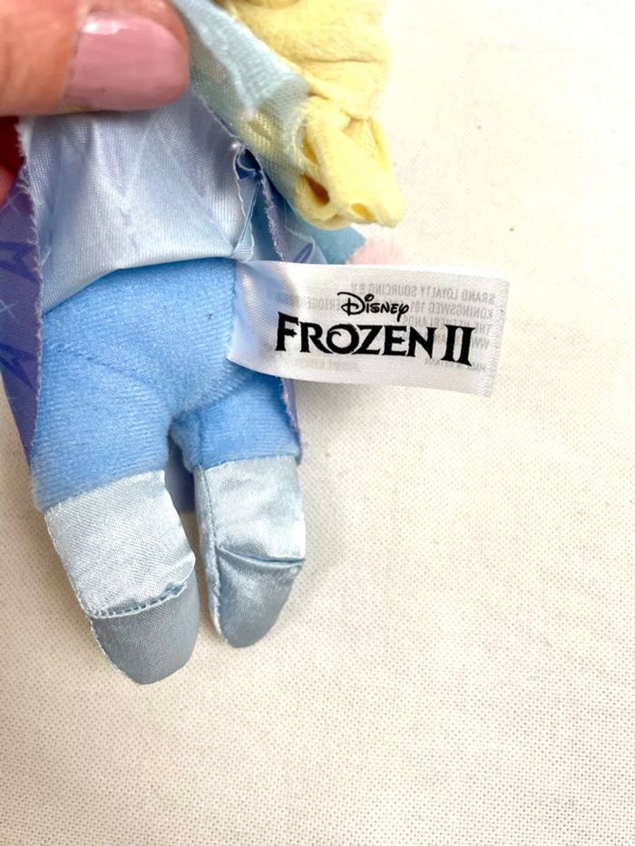 Peluche Disney Princesse Elsa la reine des neiges 2 - photo numéro 5