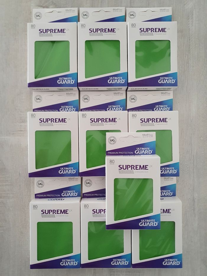Lot de 10 paquets de 80 sleeves Ultimate Guard Supreme  Vert Clair