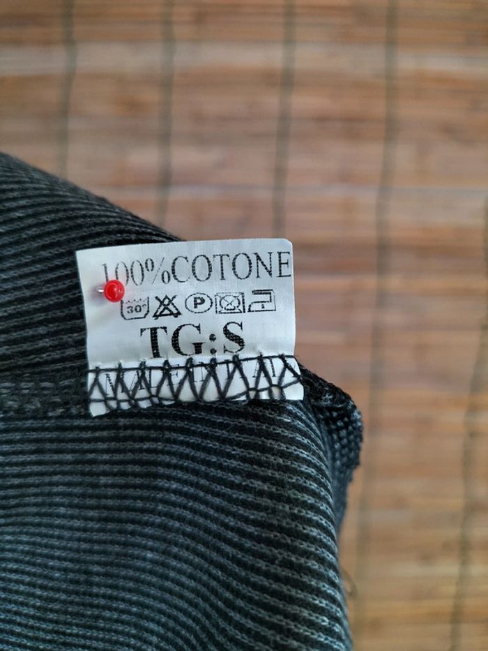 T-shirt rayé noir et gris Neill Katter - photo numéro 7