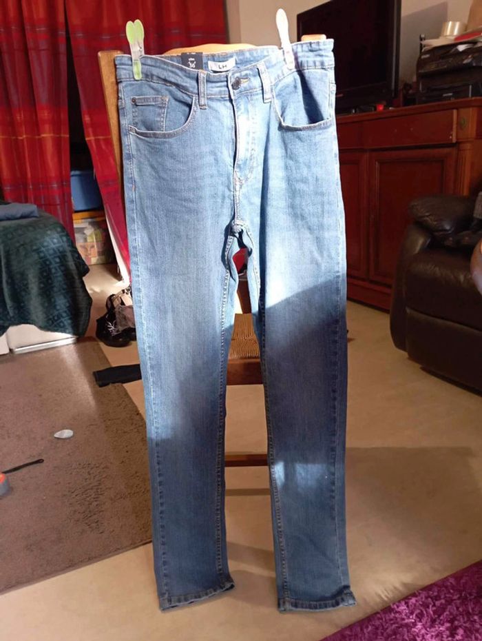 Pontalon jean slim bleu taille 36 marque LH neuf avec étiquette.