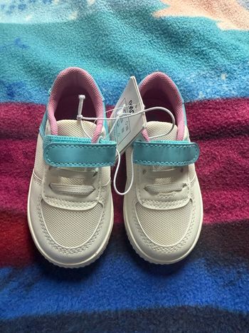 Basket bebe fille neuf