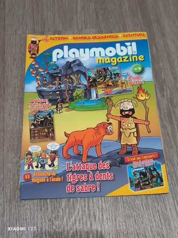 Livre Playmobil numéro 9 + poster