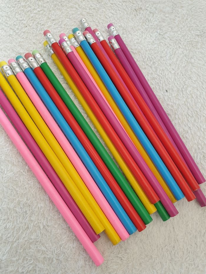 Lot de 28 crayons de mine neuf - photo numéro 2