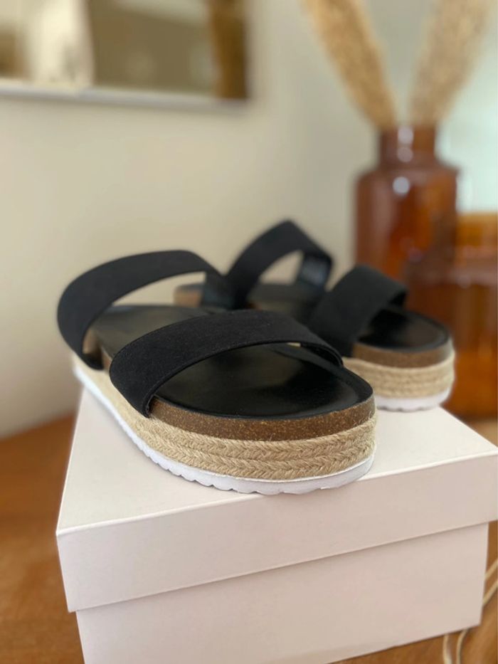 Claquette noir - photo numéro 2