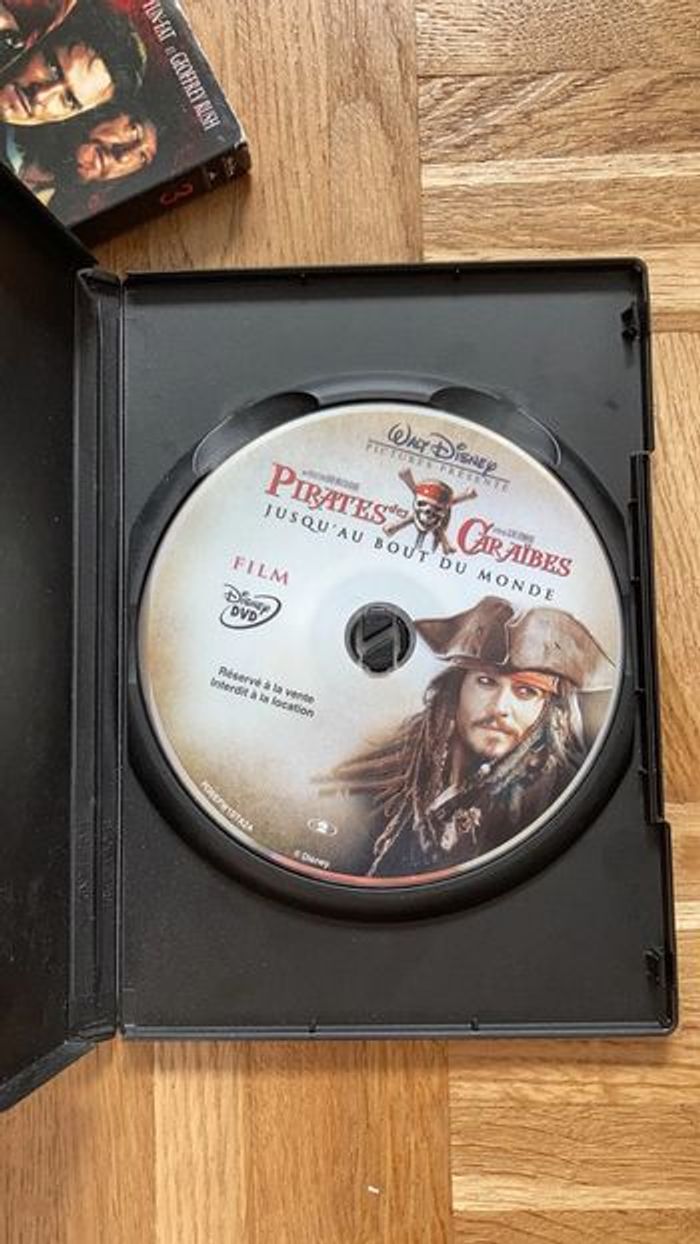 DVD film action / aventure Disney Pirates des Caraïbes : Jusqu’au bout du monde - photo numéro 3