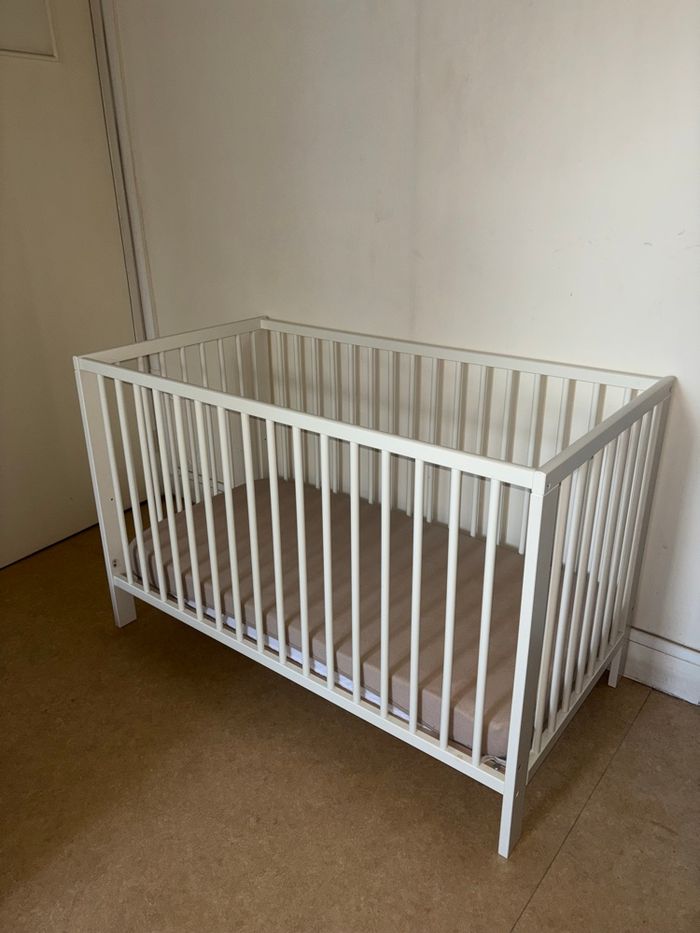 Lit bébé IKEA Gulliver + matelas TINÉO