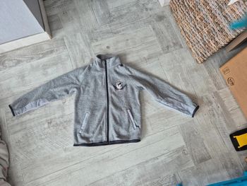 Veste polaire  Taille 8 ans