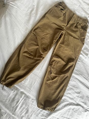 Pantalon parachute / cargo kaki foncé
