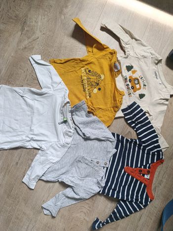 Lot 5 t shirts manches longues 9 mois