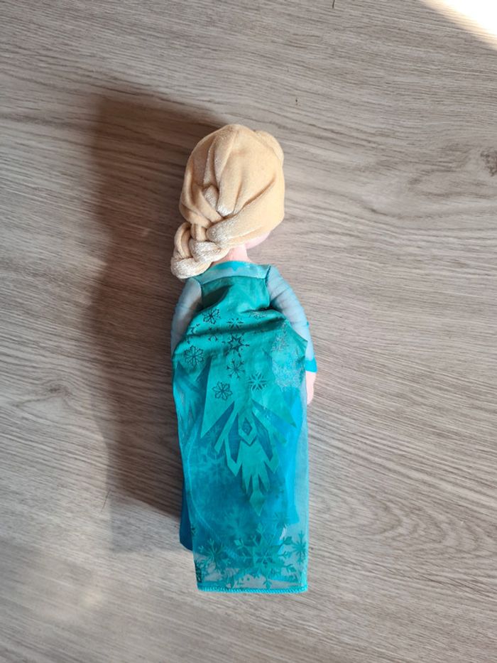 Poupée reine des neige - photo numéro 2