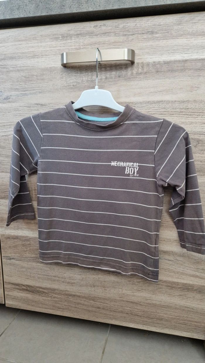 Tee-shirt longues manches.