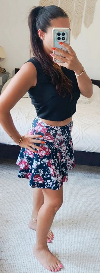 Mini jupe Abercrombie & Fitch S noir fleuri évasée