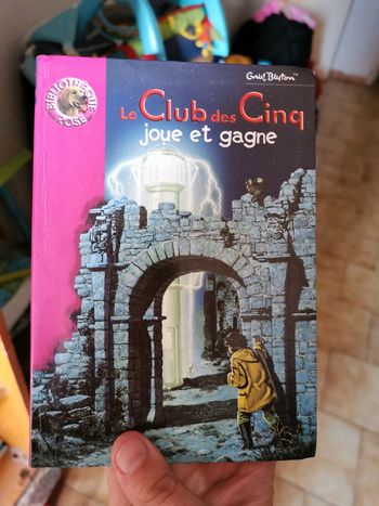 Le club des cinq/joue et gagne