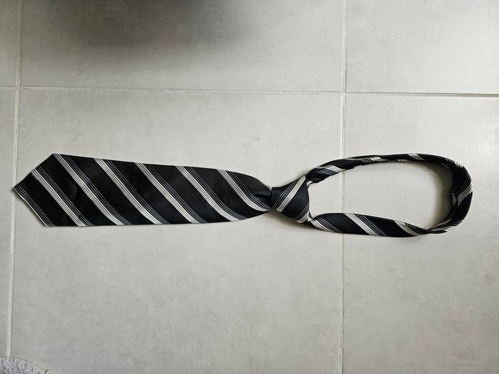 Cravate noire et grise de chez Benoît Florent Paris - photo numéro 2