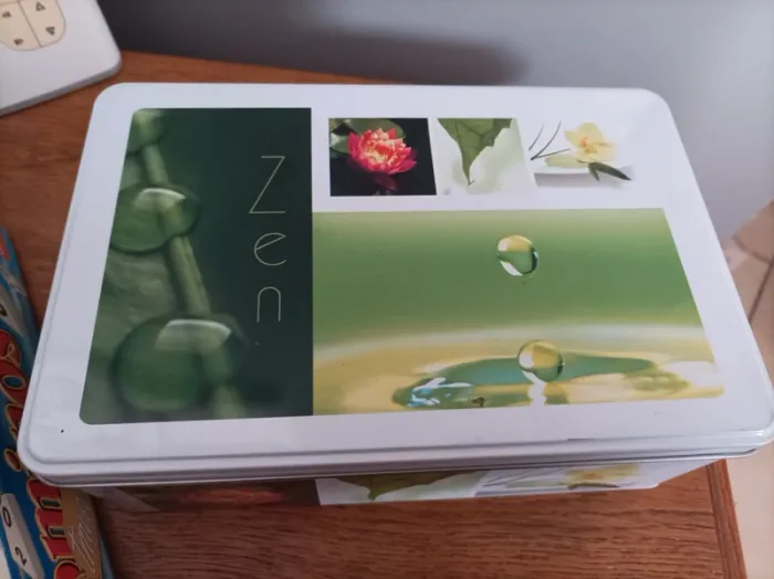 Boite en metal rectangulaire