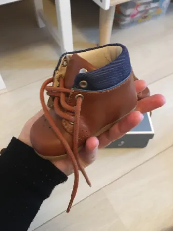 Chaussures bébé en cuir marron et bleu Marine  jacadi taille 18 neuves
