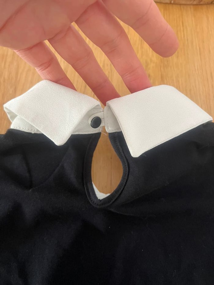 Teeshirt noir avec col blanc - photo numéro 4
