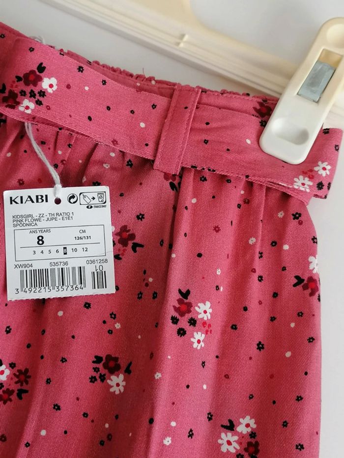 Jupe fleurie 8ans 126.131cm Neuve Étiquetée - photo numéro 3