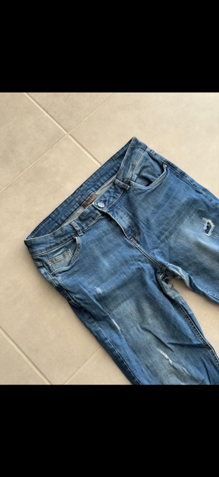 Jean effet used troué Taille 42 - photo numéro 3