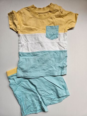 Ensemble short+ tee shirt 6-9 mois