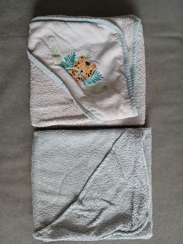 Lot 2 serviettes de bain bébé