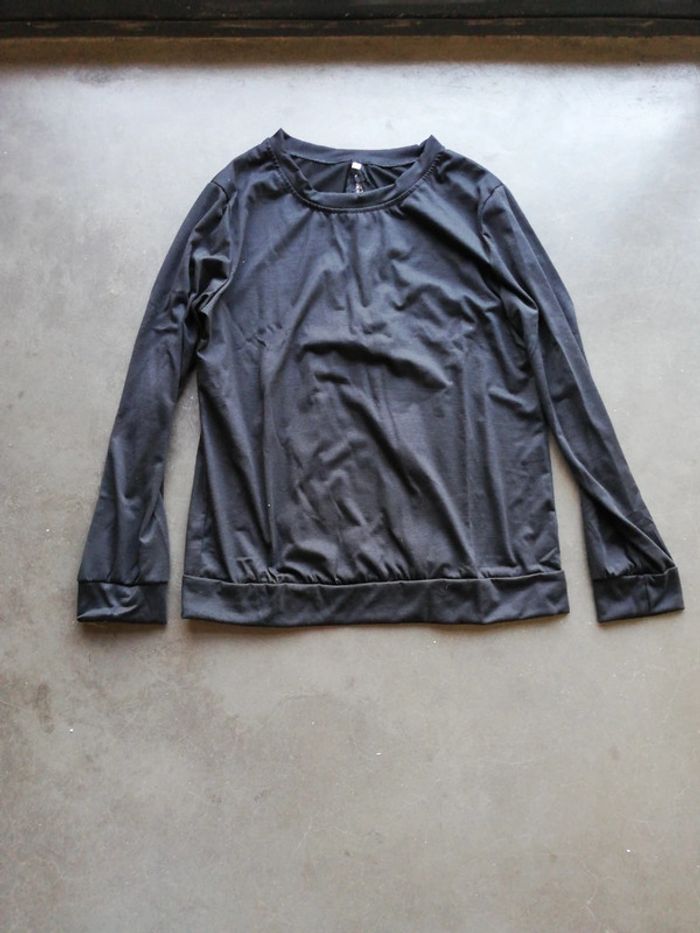 Blouse noire manches longues dos dentelle L