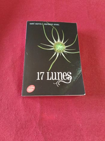 17 lunes " Kami Garcia & Margaret Stohl " Le livre de poche Jeunesse "