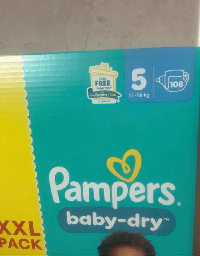 Couches Pampers 2 cartons - photo numéro 2