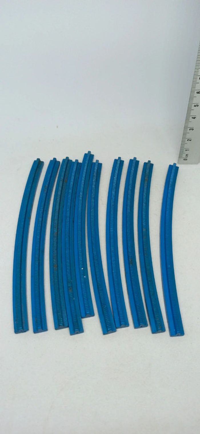 Rails bleus en courbe lego