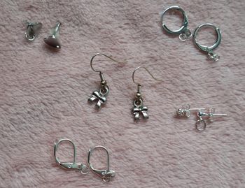 Boucles d'oreilles mini nœuds