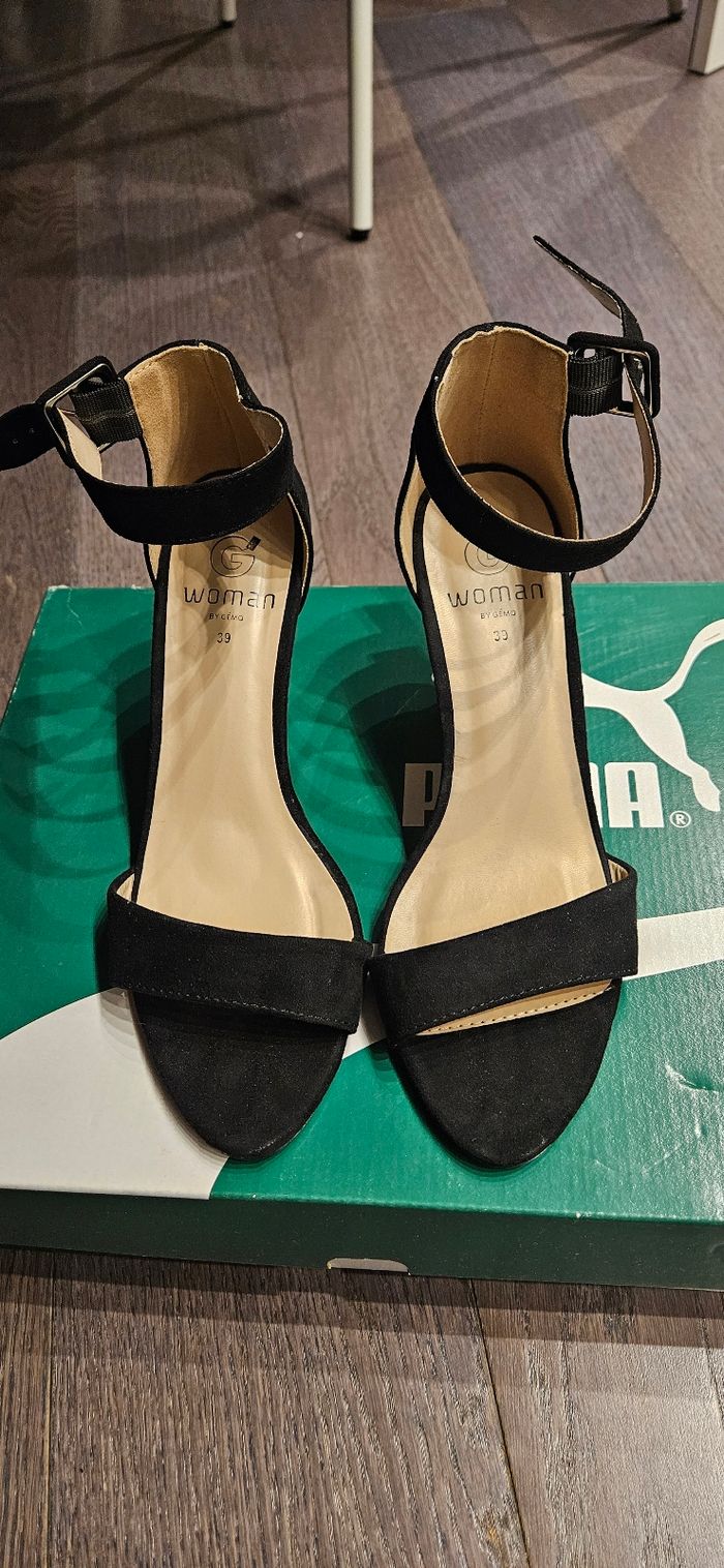 Escarpins noirs - Taille 39 - photo numéro 4